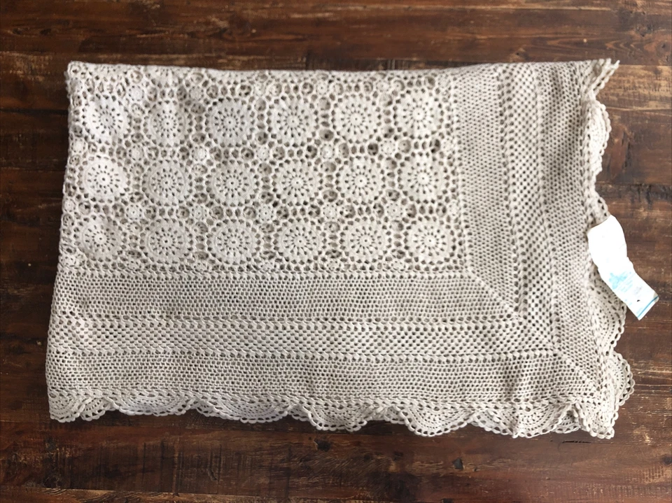 Vintage 100 % Cotton Beige Crochet Lace Tablecloth Rectangular 72"x108" - Image 4 of 4