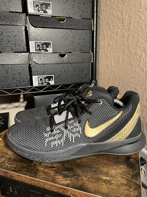 Nike Kyrie Flytrap Basketball Shoe Black Metallic Gold Size 12
