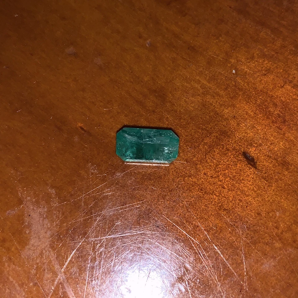 Emerald Green Loose Gemstone 9.9x5.85x5.1, 2.23ct - Image 3 of 4
