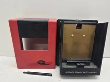 GOOD USED! FIREYE FLAME SAFEGUARD CHASSIS W/ COVER EB-700