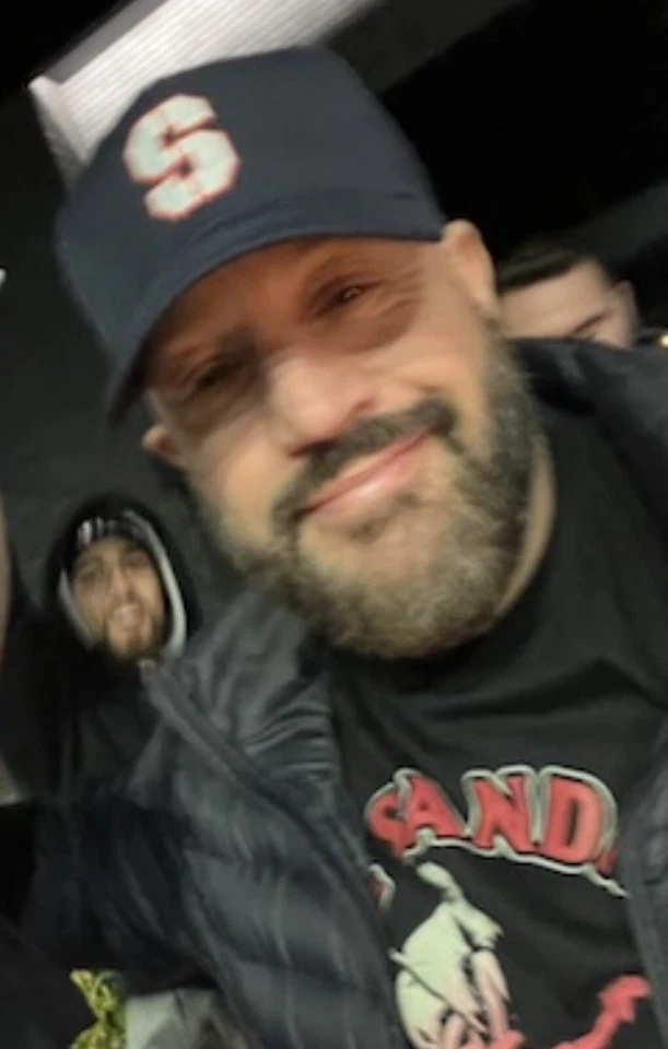 Маленькая игрушка Nicky с автографом Адама Сэндлера Кевина Джеймса и Джонатана Лохрана - Изображение 3 из 4