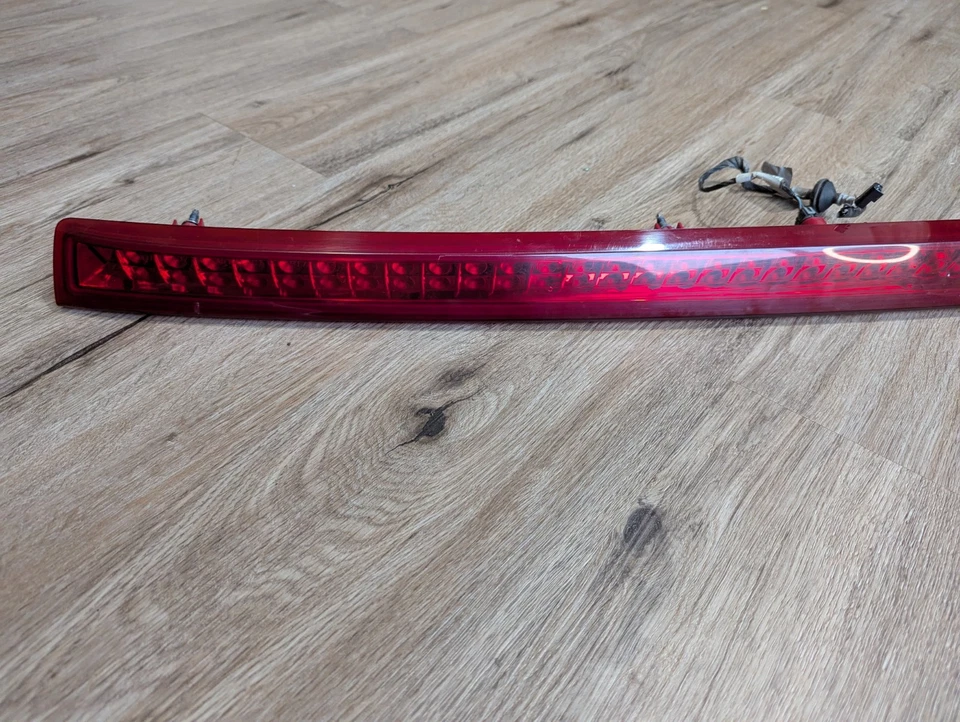 Chevrolet Avalanche/Cadillac Escalade EXT 2002-2013 TERCERA LUZ DE FRENO FABRICANTE DE EQUIPOS ORIGINALES Foto 3 de 4