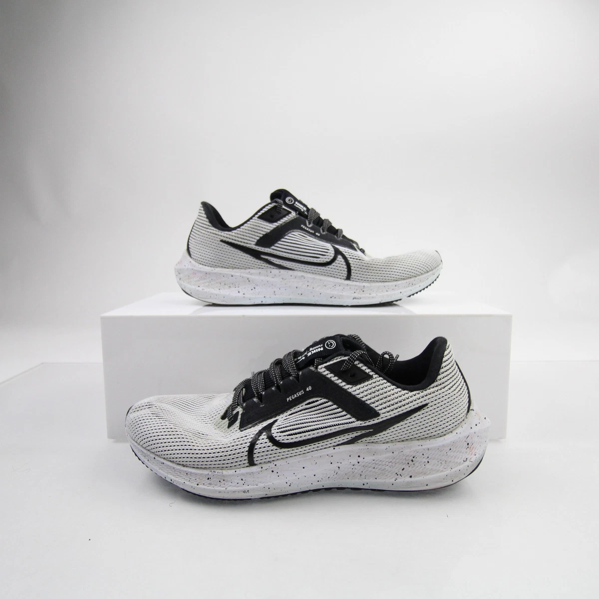 Nike White and Black Sports Sneakers. Used Great Condition Men main image 2