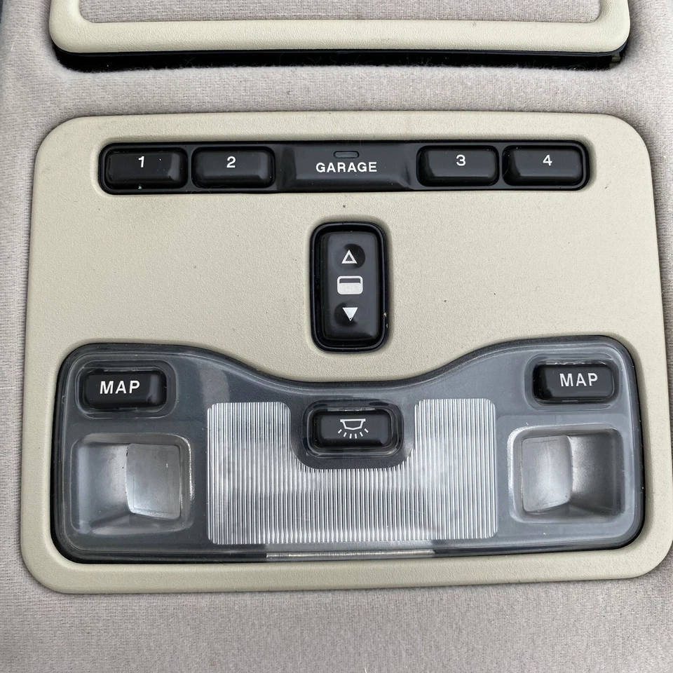 Консоль потолочного купольного фонаря 98-03 Jaguar XJR XJ8 Vanden Plas X308 AGD от оригинального производителя - Изображение 3 из 4