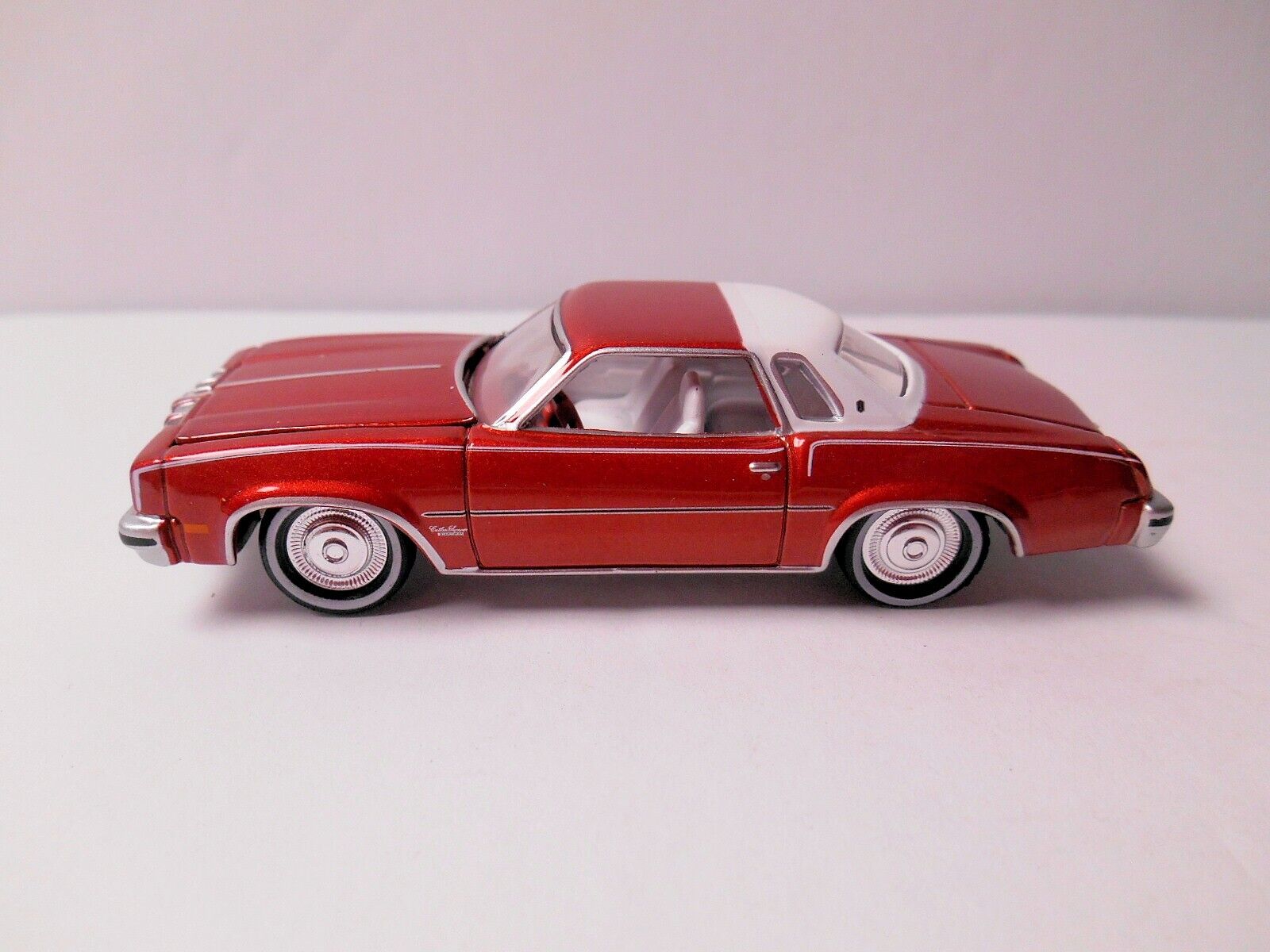 CLASSIC FIRETHORN RED 1976 OLDS CUTLASS SUPREME BROUGHAM wRRs JOHNNY LIGHTNING