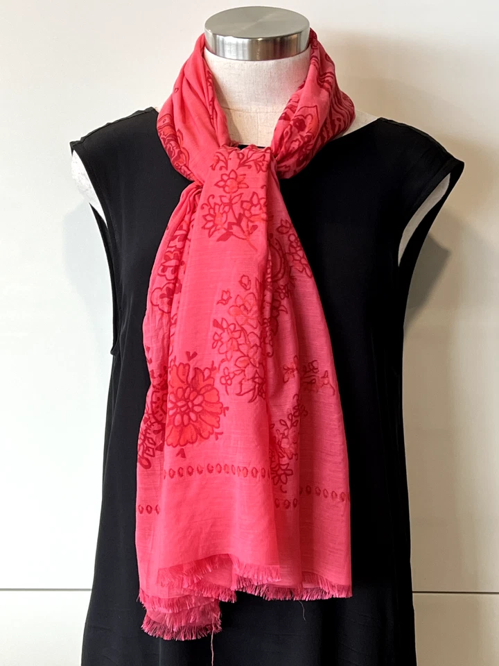 BANANA REPUBLIC Envoltura/Bufanda Paisley Fina Coral Rosa, con Flecos 91cm x 91cm Foto 4 de 4