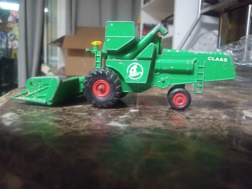 MATCHBOX/LESNEY KING SIZE K-9 COMBINE HARVESTER CLAAS ENGLAND - Image 2 of 4