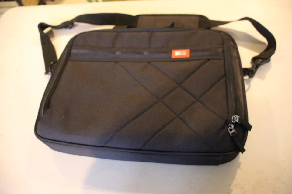 Case Logic DLC-117 Black 公文包 邮差包 For 17.3" 笔记本 平板电脑 — 第 3/4 张图片