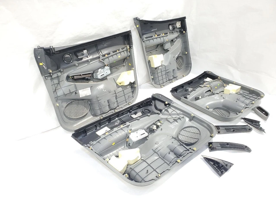 Комплект из 4 отделочных панелей дверей для Toyota Tacoma 2008 года с двойной двойной двойной кабиной от оригинального производителя серый - Изображение 4 из 4