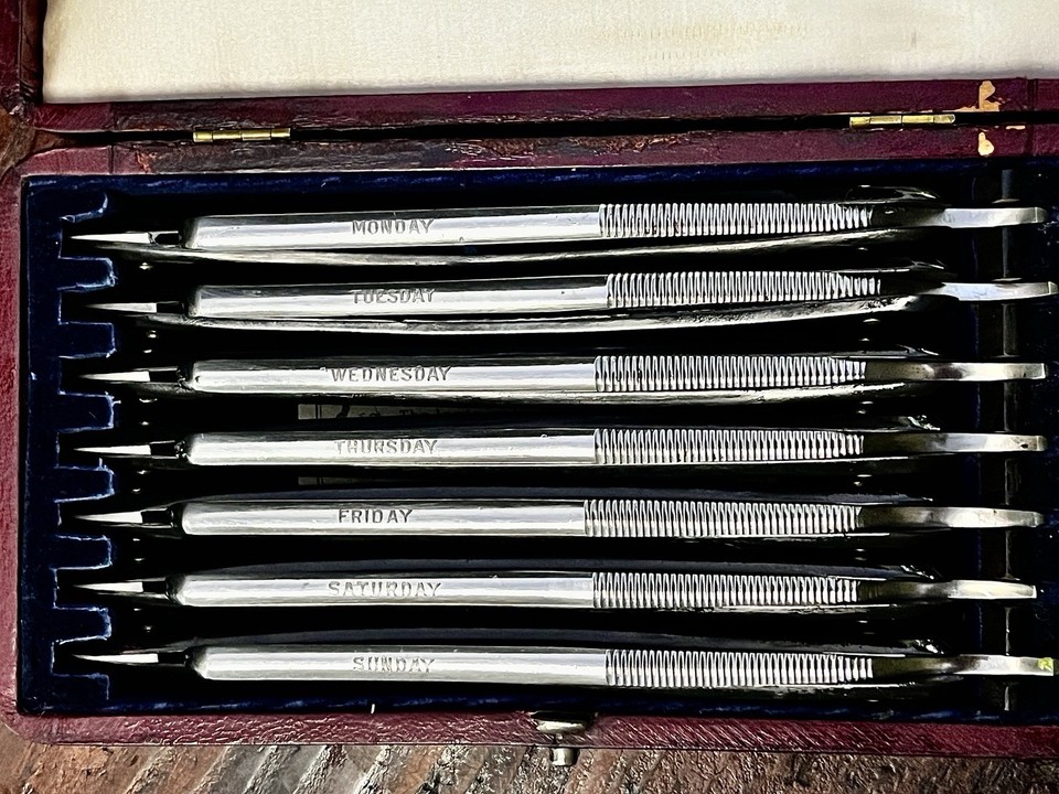 Antique GEORGE BUTLER & Co. 7 Day Straight Razors+Display Case ...