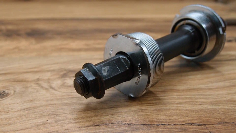 1979 touring bottom bracket from Sugino Idol crankset VIA Japan BSA 124,5 mm - Image 3 of 4