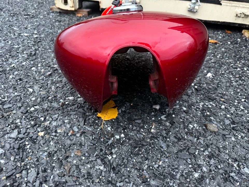 Honda VT500c 1985 tanque de gasolina, rojo Foto 3 de 4