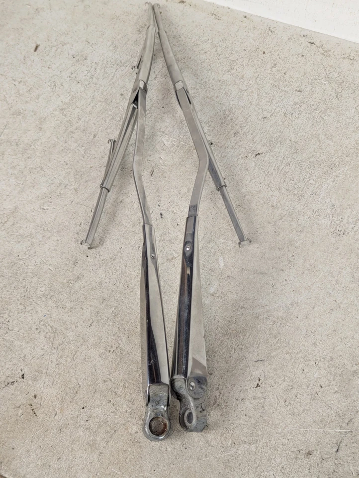 Mercedes W108 Front Windshield Wipers Set of 2 W110 W111 W112 Used OEM 1959-1968 - Image 2 of 4