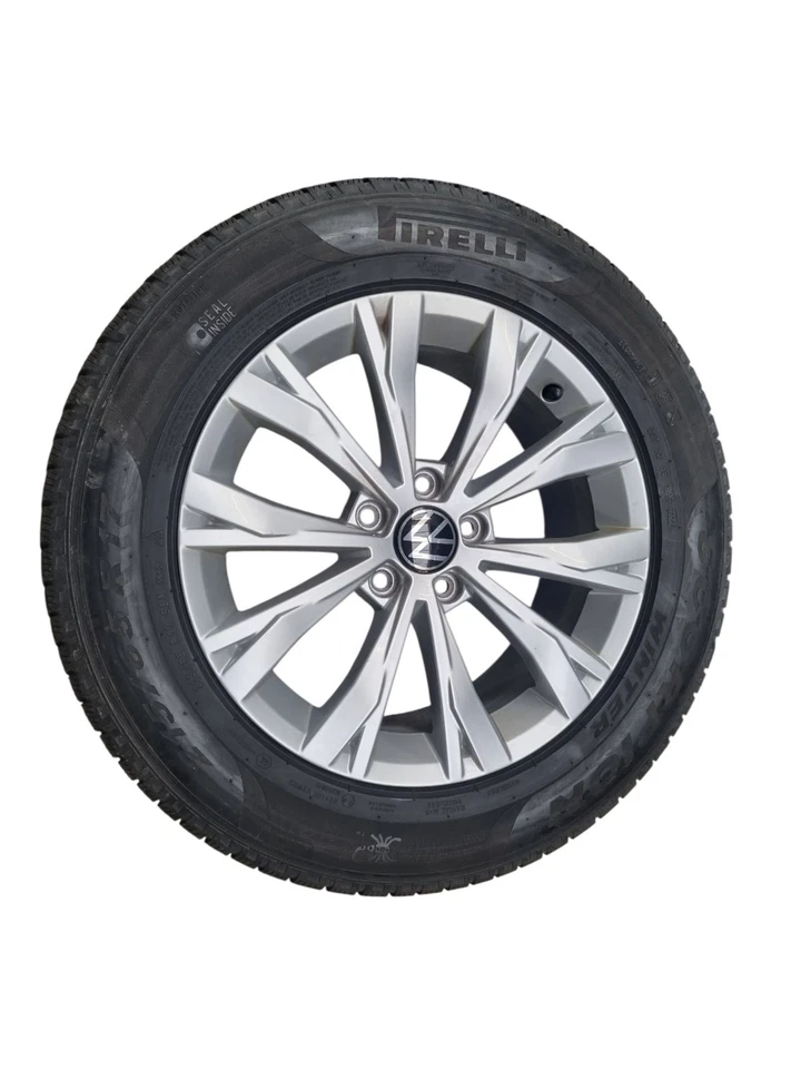 Original VW Tiguan II Montana Felgen Allspace 215 65 17 Pirelli Winterreifen - Bild 3 von 4