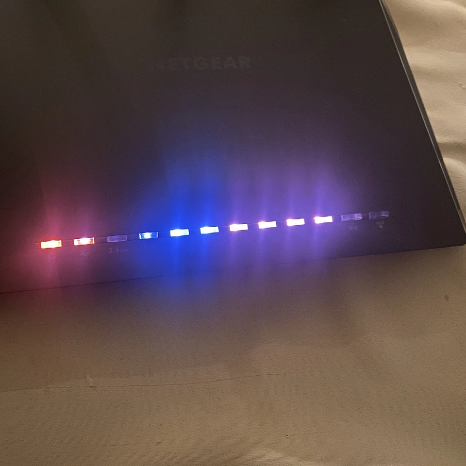 NETGEAR Nighthawk R7000 AC1900 Gigabit Wireless AC Router with adapter - Image 2 of 4