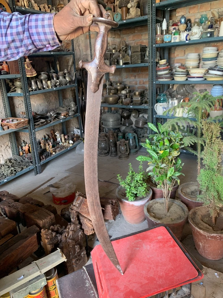 Espada antigua de hierro forjado a mano de principios del siglo XIX período mogol Talwar coleccionable Foto 2 de 4