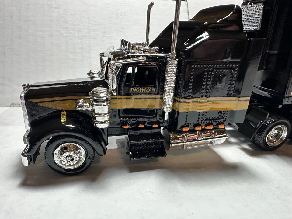 Smokey & the Bandit custom 1/43 scale - Image 3 of 4