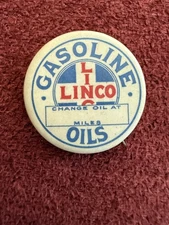 LINCO GASOLINE & OIL CHANGE REMINDER CAR VISOR TAG CELLULOID PINBACK BUTTON