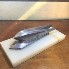 Automobilia Mascotte De Capot Aérodynamique Aluminium Socle Onyx 1950’s