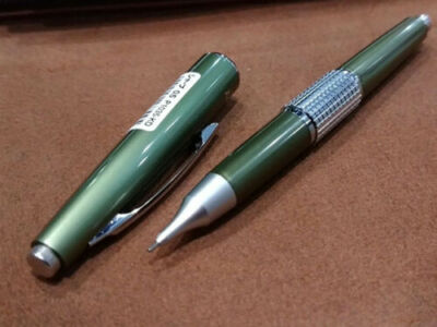 Portamine Pentel Sharp Kerry 0.5mm - Design Elegante Con Cappuccio, Corpo Verde Oliva - Foto 2