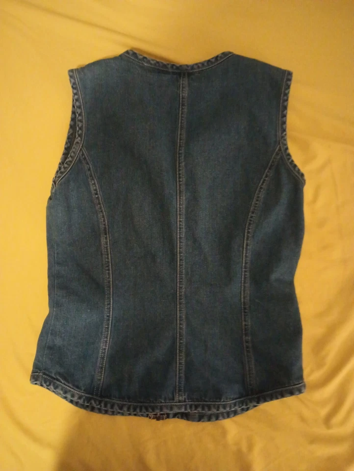 Colete jeans vintage anos 90 Gap com zíper.  SEXY e pode ser usado sozinho! - Imagem 2 de 2