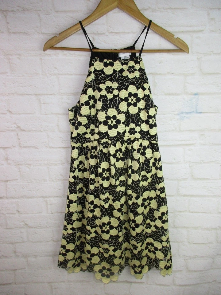 Cooperative Urban Outfitters 女式 4 码黑色/棕褐色钩针高领连衣裙 — 第 2/4 张图片