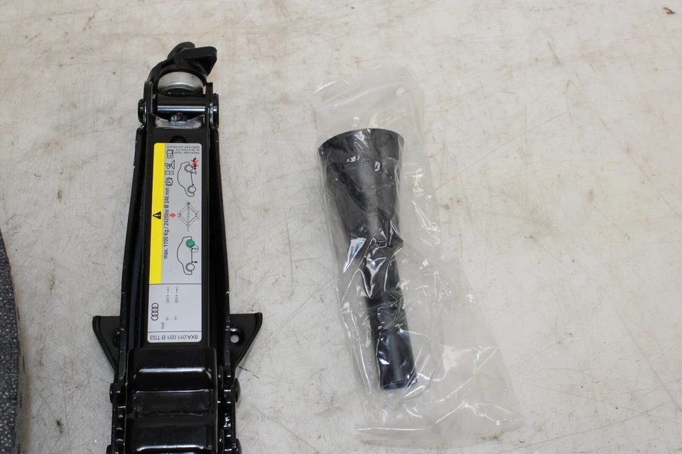 Audi TT 2016-2023 herramientas de repuesto/retenedor 8S0012109 k OEM HE29 Foto 3 de 4