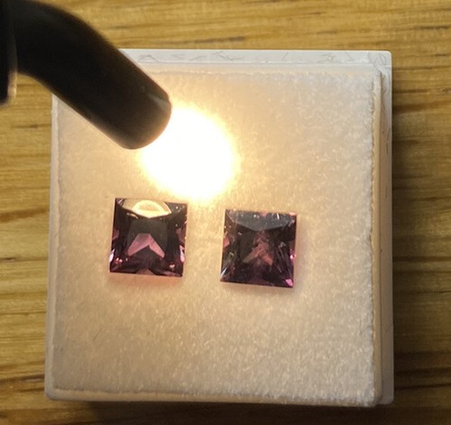 Facettiertes Saphir Pärchen , Farbwechselnd Faceted Sapphire Color Change - Picture 3 of 3