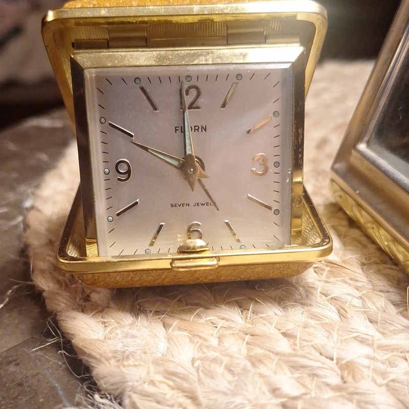 Vintage FLORN 7 Jewels travel Mechanical alarm clock. Genuine Leather.
