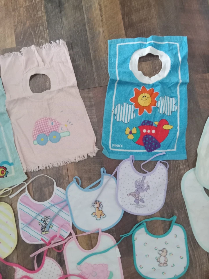 Vintage Lot Of Bibs; Animals, Cute Sayings, Characters. Tie Straps, Button Clasp - Image 3 of 4