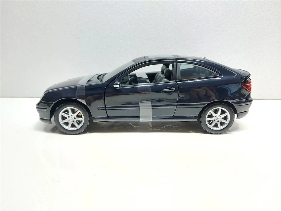 Mercedes-Benz C-Klasse Sportcoupé Kompressor del 2002 - 1/18 Maisto - Immagine 4 di 4