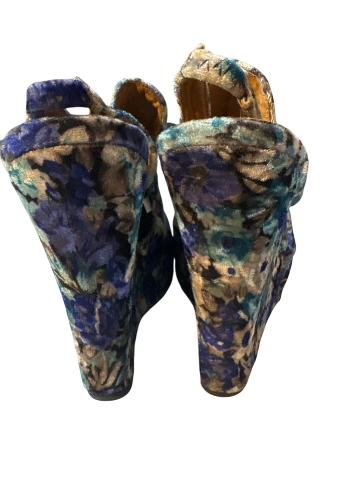 Tacones de cuña Jeffrey Campbell de terciopelo floral con diseño de correa recortada talla 9 Foto 4 de 4