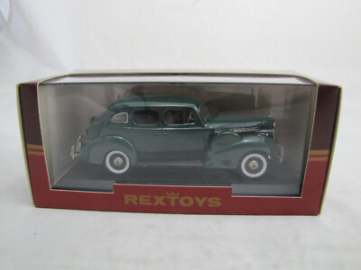 Rextoys Packard Super 8 1940 Formal Sedan 61 - dunkelgrün - 1:43