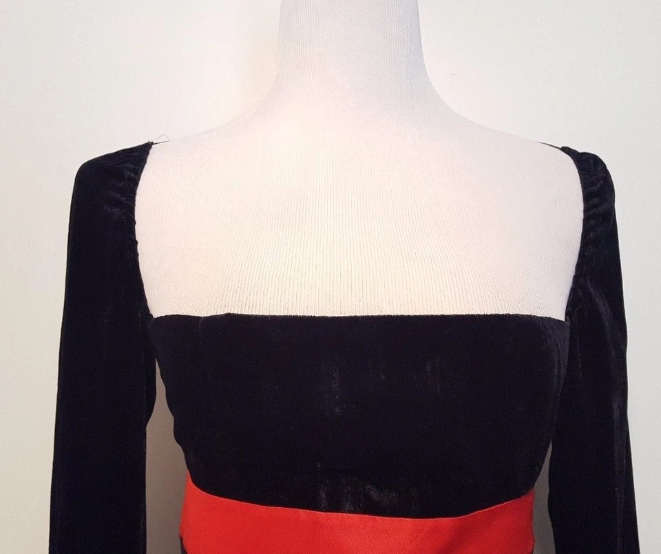 Vestido Krizia Negro y Rojo Seda Terciopelo Aplastado Espalda Transparente Dobladillo Alto Bajo Talla S/M 42 Foto 2 de 4