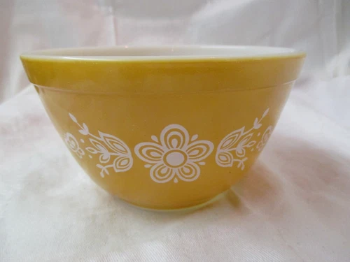 Vintage  Pyrex Bowl Harvest Gold Butterflies # 401 1 1/2 Pt