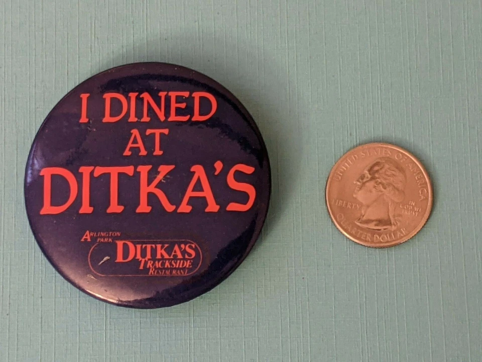 I Dine at Mike Ditka's Restaurant Pinback Chicago Bears Arlington Race Track Foto 2 de 4