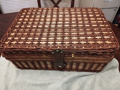 Vintage Wicker Picnic Basket Set (4 Person).Missing One Cup Very Sturdy And Neat