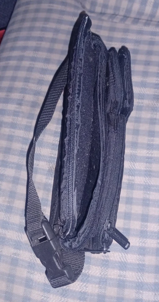 Riñonera grande Case Logic para reproductor de CD y accesorios 3 bolsillos con cremallera de nailon Foto 3 de 4