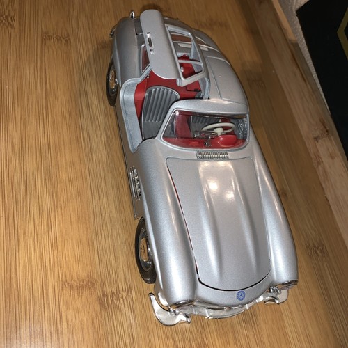 Burago Mercedes Benz 300 SL Silber Flügeltüren 1954 Modellauto 1:18 - Bild 5 von 7