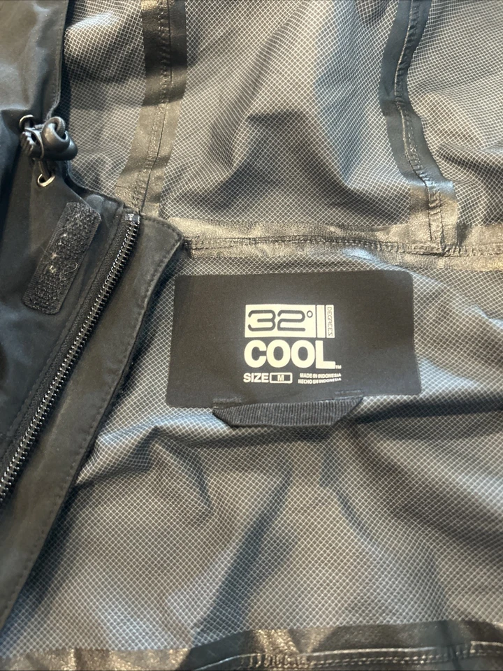 32° Cool Men's Waterproof Hooded Jacket with Zip Pockets Black - Image 2 of 3