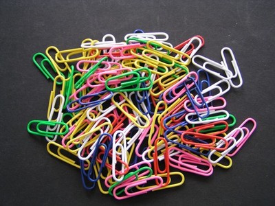 100 Briefklammern 26mm bunt gemischt Büroklammern Clips  mit Kunststoffüberzug