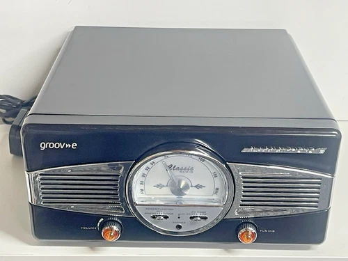 CLASSIC TURNTBLE VINYL RECORD PLAYER WITH FM RADIO & BUILT-IN SPEAKERS