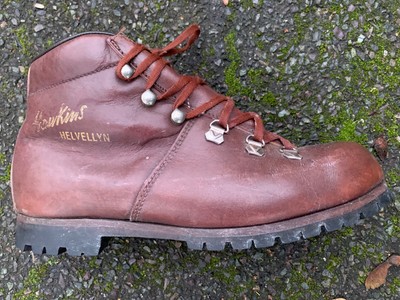 walking boots size 7
