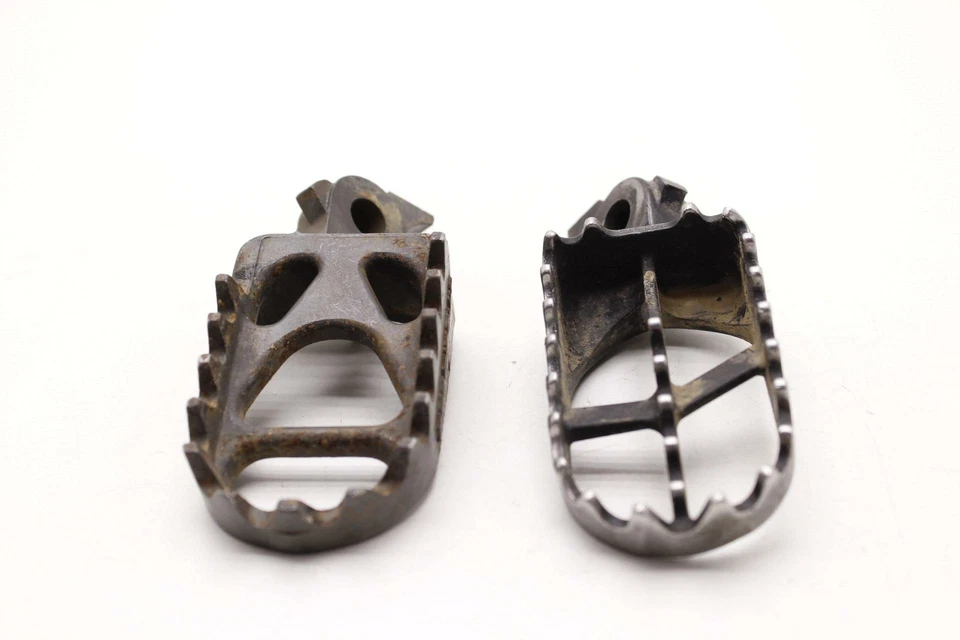 99 YAMAHA YZ400 OEM REPOSAPIÉS IZQUIERDO DERECHO CLAVIJAS R1.BX6 Foto 2 de 4