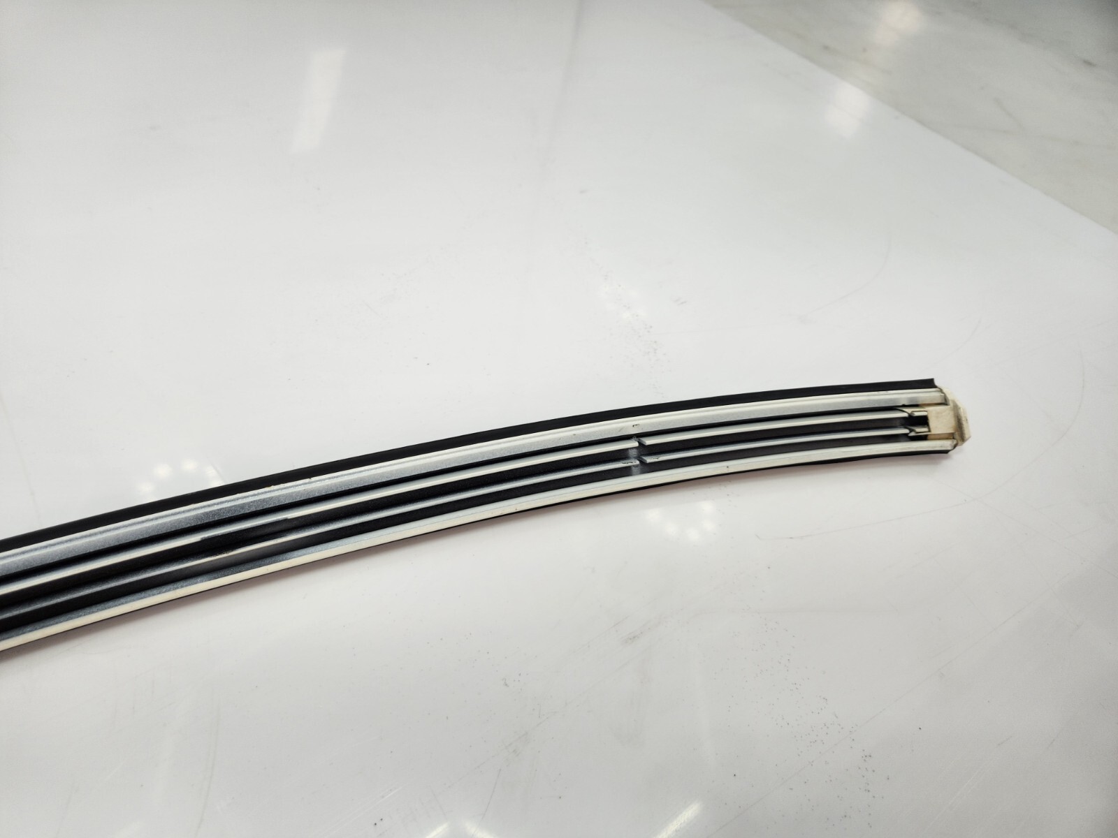 ✅ 08-19 OEM Maserati GT M145 Left Driver Side Exterior Roof Molding Cover Trim