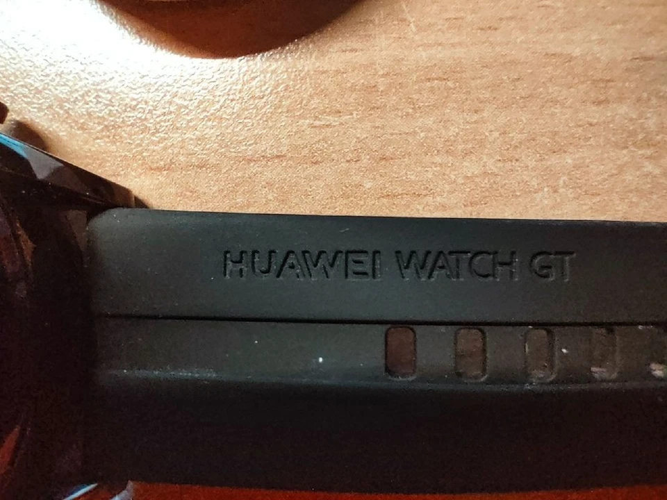 Huawei	Watch GT Noir (42 mm)  État correct- smartwatch - Photo 4/4