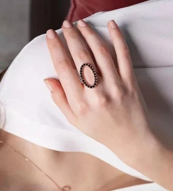 Anillo de compromiso de diamantes negros de corte redondo de 2 quilates creado en laboratorio enchapado en oro rosa de 14 k Foto 3 de 4