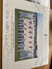 1997 ENGLAND CRICKET SQUAD  COLOUR POSTER & PRE PRINTED FACSIMILE AUTOGRAPHS