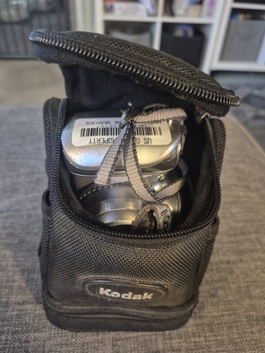 Kodak EasyShare Z612 6.1MP Digital Camera Silver w/Case & 2 Battery + Charger - Picture 16 of 17