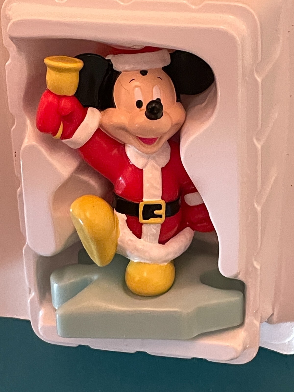 Mickey's Once Upon a Christmas Disney Showcase Gold Collection 2000 McDonald's